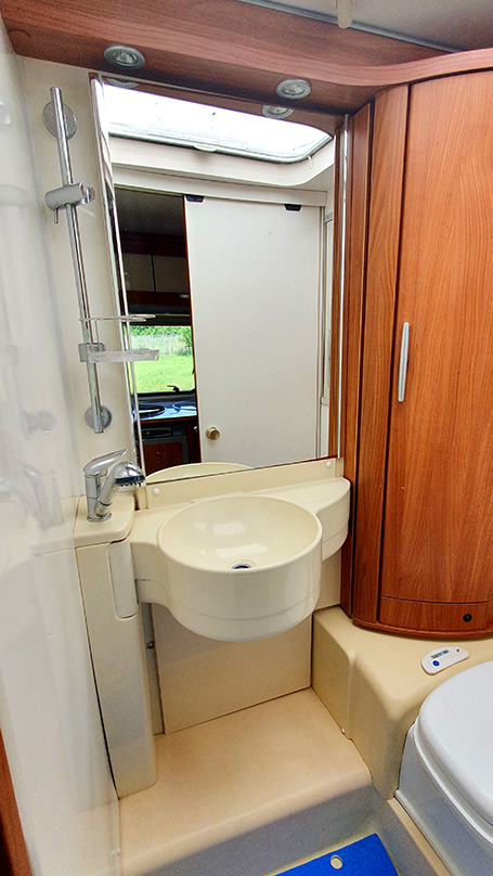 Camper_Usato_Modena_Meglioli_Hymer_Eriba_Van_Semi_Integrale_Semintegrale_Occasione_Ford_Transit (24)