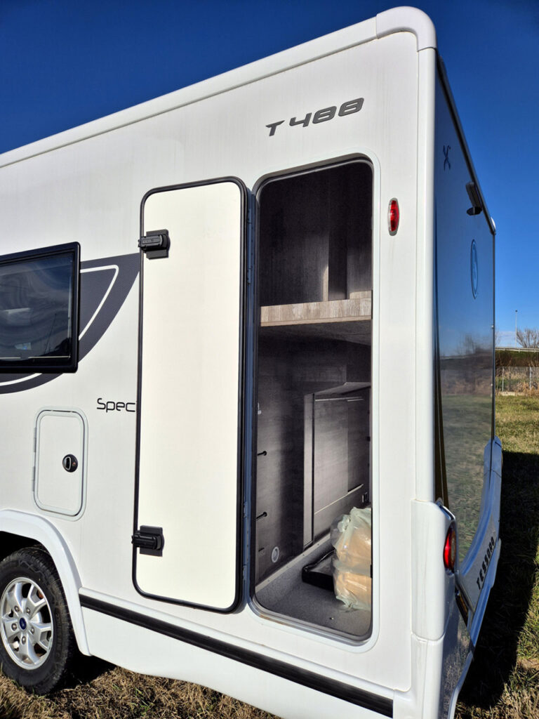 Camper-Nuovo-Meglioli-Modena-Benimar-Tessoro-T488-Semintegrale-Ford-Full optional-Special-Edition (4)