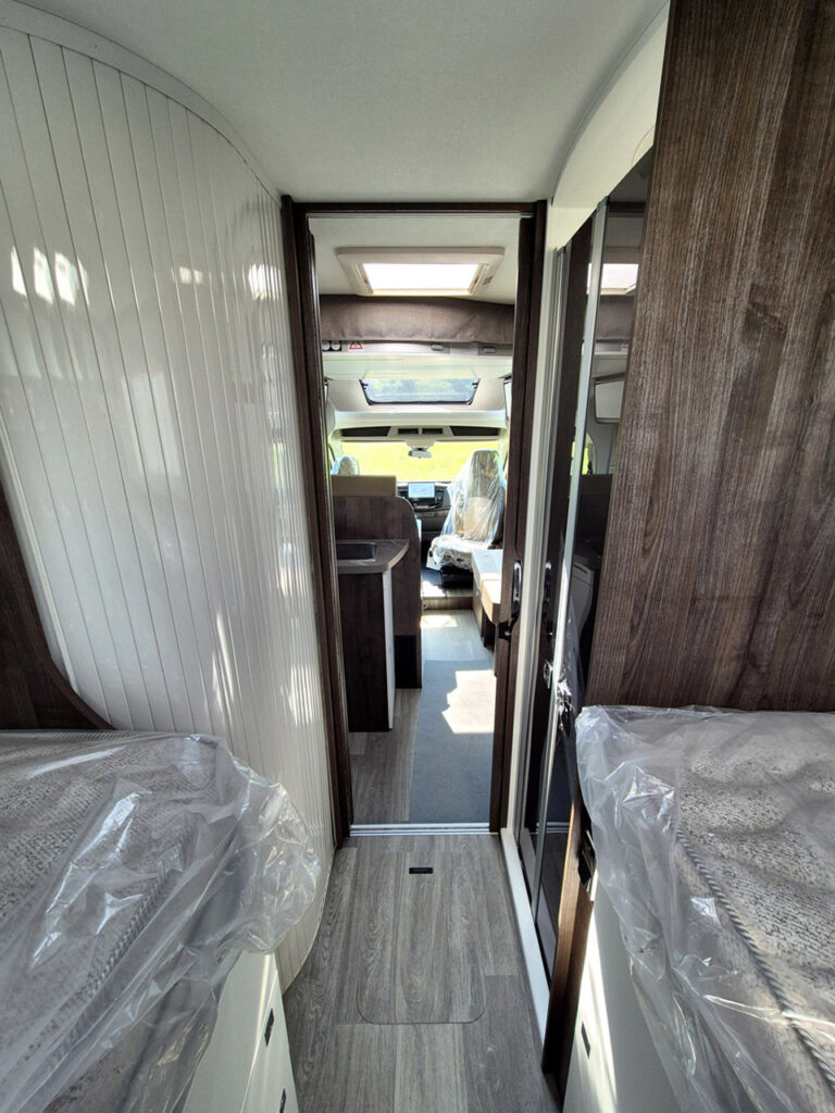 Camper-Nuovo-Meglioli-Modena-Semintegrale-Benimar-Tessoro-T463-Ford-Transit (15)