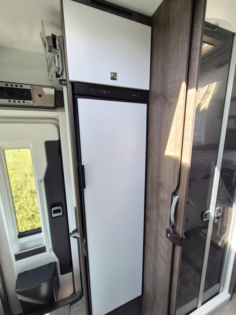 Camper-Nuovo-Meglioli-Modena-Semintegrale-Benimar-Tessoro-T463-Ford-Transit (27)