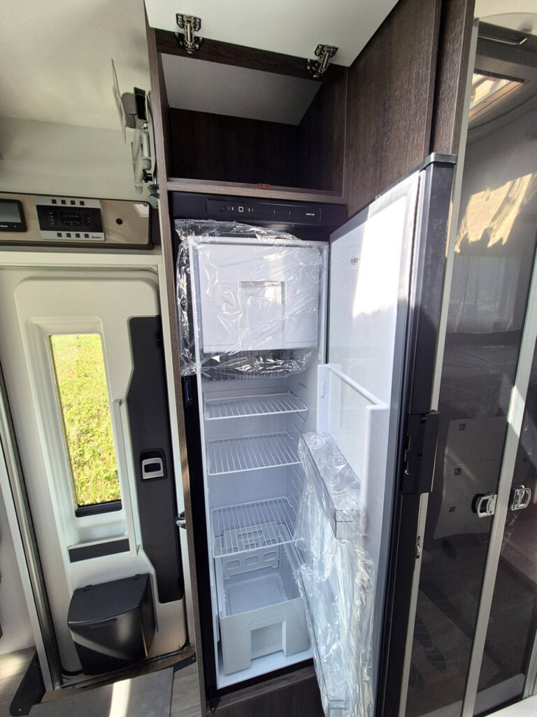 Camper-Nuovo-Meglioli-Modena-Semintegrale-Benimar-Tessoro-T463-Ford-Transit (28)
