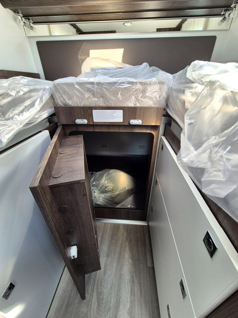 Camper-Nuovo-Meglioli-Modena-Semintegrale-Benimar-Tessoro-T463-Ford-Transit (38)