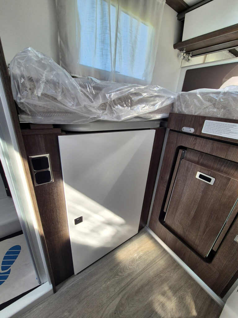 Camper-Nuovo-Meglioli-Modena-Semintegrale-Benimar-Tessoro-T463-Ford-Transit (40)