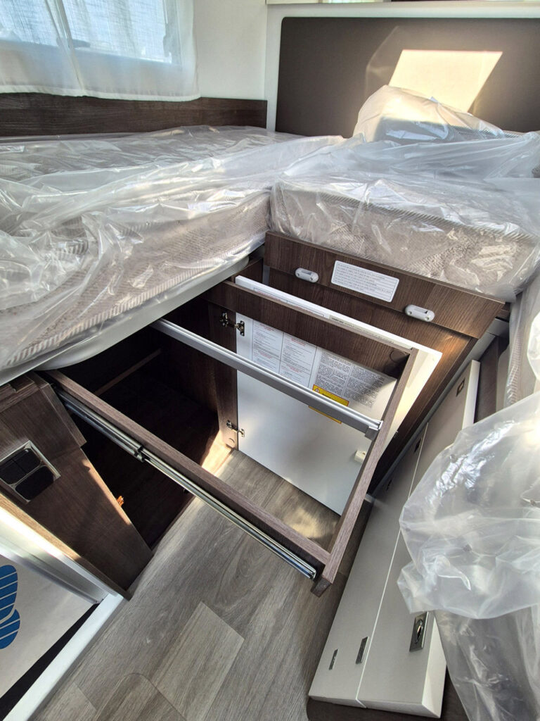 Camper-Nuovo-Meglioli-Modena-Semintegrale-Benimar-Tessoro-T463-Ford-Transit (41)