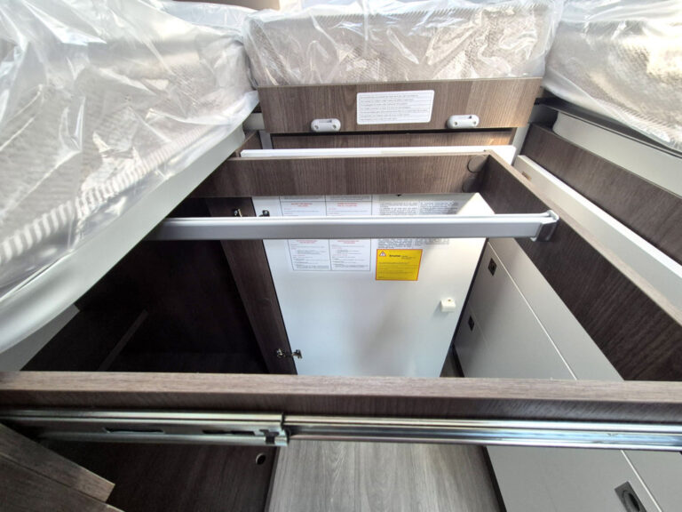 Camper-Nuovo-Meglioli-Modena-Semintegrale-Benimar-Tessoro-T463-Ford-Transit (42)