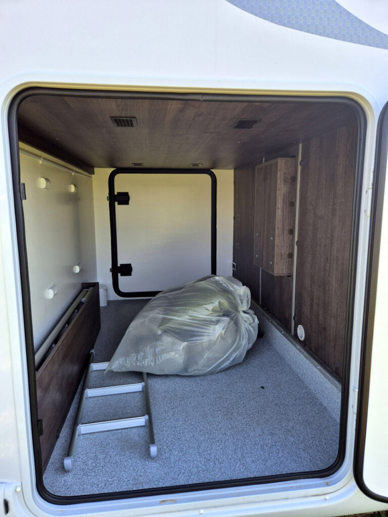 Camper-Nuovo-Meglioli-Modena-Semintegrale-Benimar-Tessoro-T463-Ford-Transit (9)