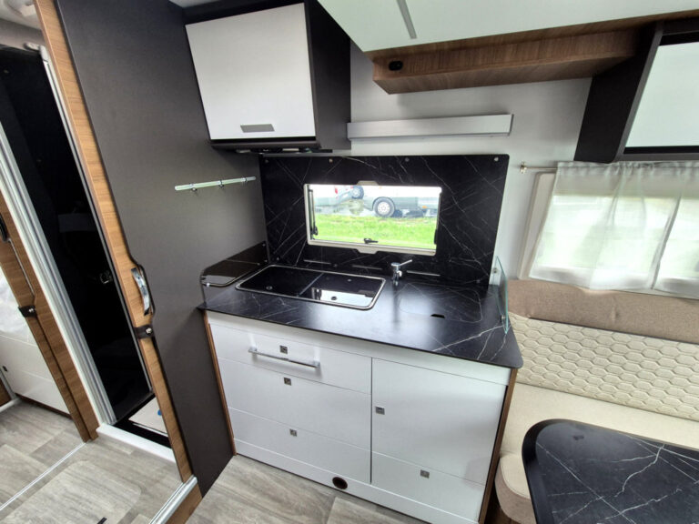 Camper-Nuovo-Meglioli-Modena-Benimar-Mileo-M628-Semintegrale-Fiat-Ducato (14)
