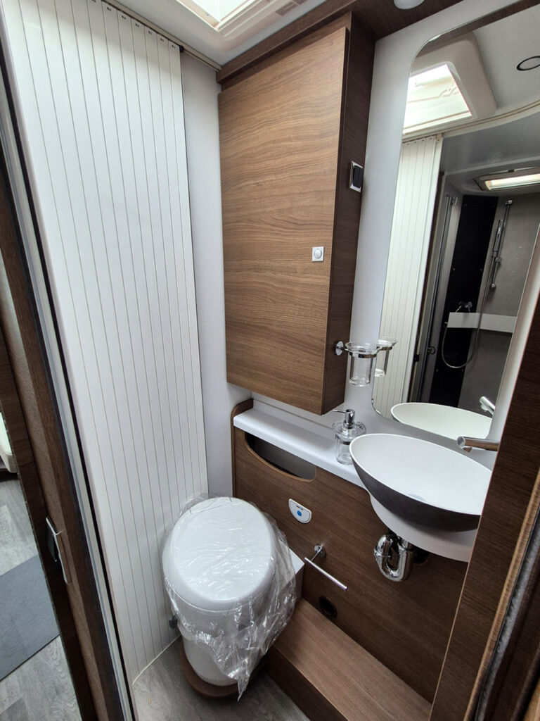 Camper-Nuovo-Meglioli-Modena-Benimar-Mileo-M628-Semintegrale-Fiat-Ducato (25)