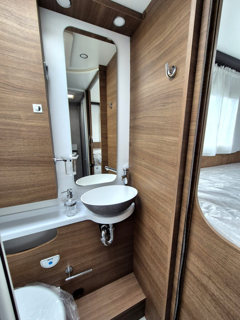 Camper-Nuovo-Meglioli-Modena-Benimar-Mileo-M628-Semintegrale-Fiat-Ducato (26)