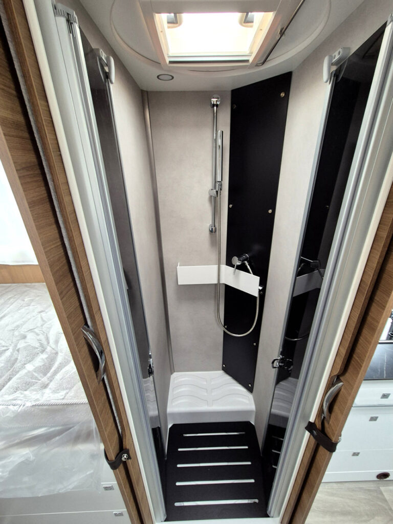 Camper-Nuovo-Meglioli-Modena-Benimar-Mileo-M628-Semintegrale-Fiat-Ducato (28)