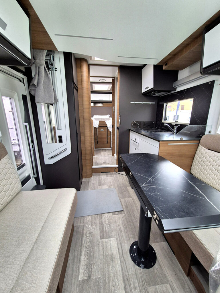Camper-Nuovo-Meglioli-Modena-Benimar-Mileo-M628-Semintegrale-Fiat-Ducato (6)