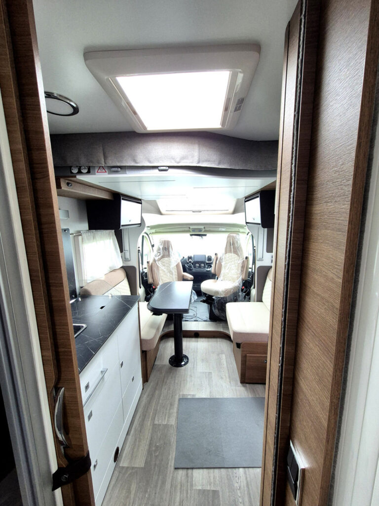 Camper-Nuovo-Meglioli-Modena-Benimar-Mileo-M628-Semintegrale-Fiat-Ducato (7)
