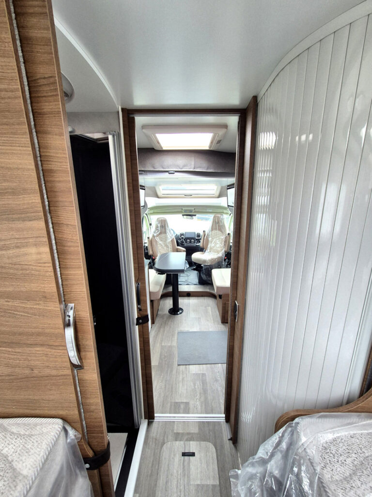 Camper-Nuovo-Meglioli-Modena-Benimar-Mileo-M628-Semintegrale-Fiat-Ducato (8)