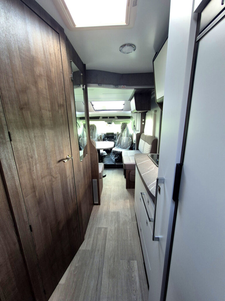 Camper-Nuovo-Meglioli-Modena-Benimar-Tessoro-T444-Semintegrale-Ford-Transit (13)