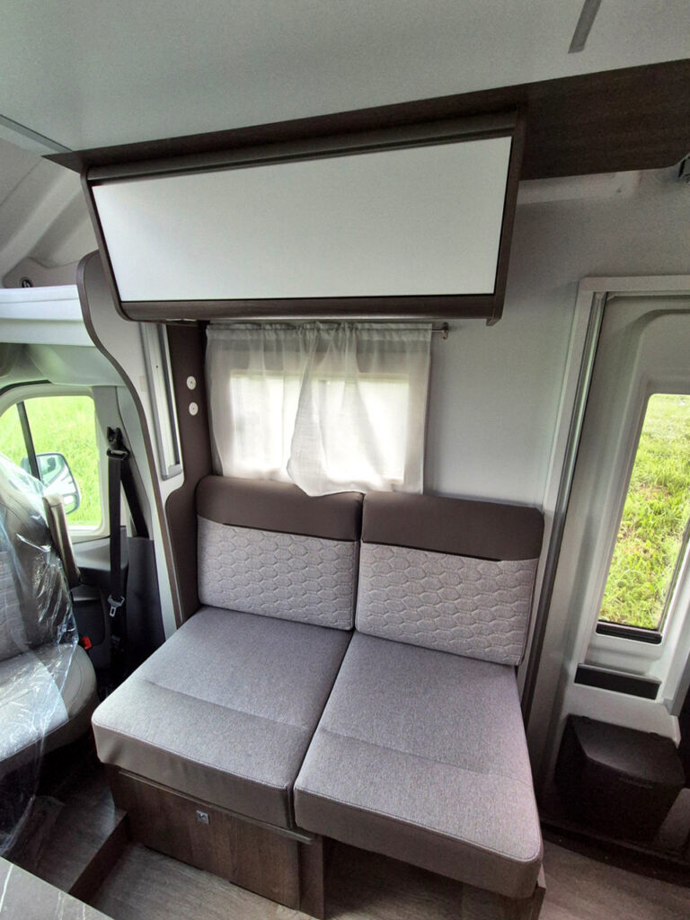Camper-Nuovo-Meglioli-Modena-Benimar-Tessoro-T444-Semintegrale-Ford-Transit (22)