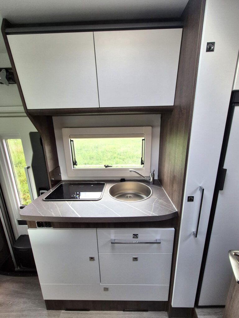 Camper-Nuovo-Meglioli-Modena-Benimar-Tessoro-T444-Semintegrale-Ford-Transit (26)