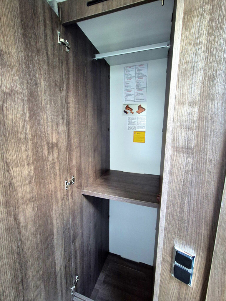 Camper-Nuovo-Meglioli-Modena-Benimar-Tessoro-T444-Semintegrale-Ford-Transit (33)