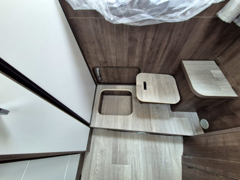 Camper-Nuovo-Meglioli-Modena-Benimar-Tessoro-T444-Semintegrale-Ford-Transit (48)