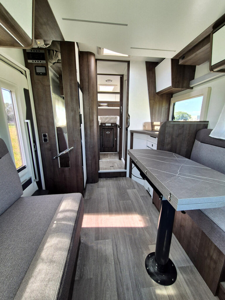 Camper-Nuovo-Meglioli-Modena-Semintegrale-Benimar-Tessoro-T468-Ford (10)