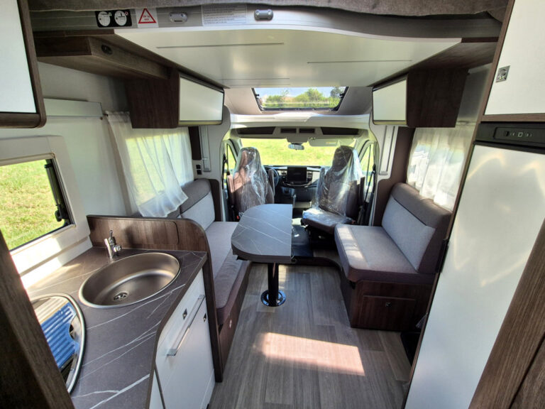 Camper-Nuovo-Meglioli-Modena-Semintegrale-Benimar-Tessoro-T468-Ford (11)