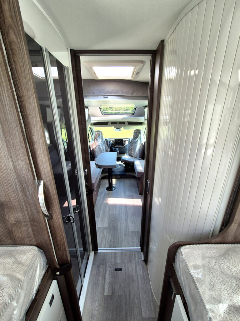 Camper-Nuovo-Meglioli-Modena-Semintegrale-Benimar-Tessoro-T468-Ford (12)