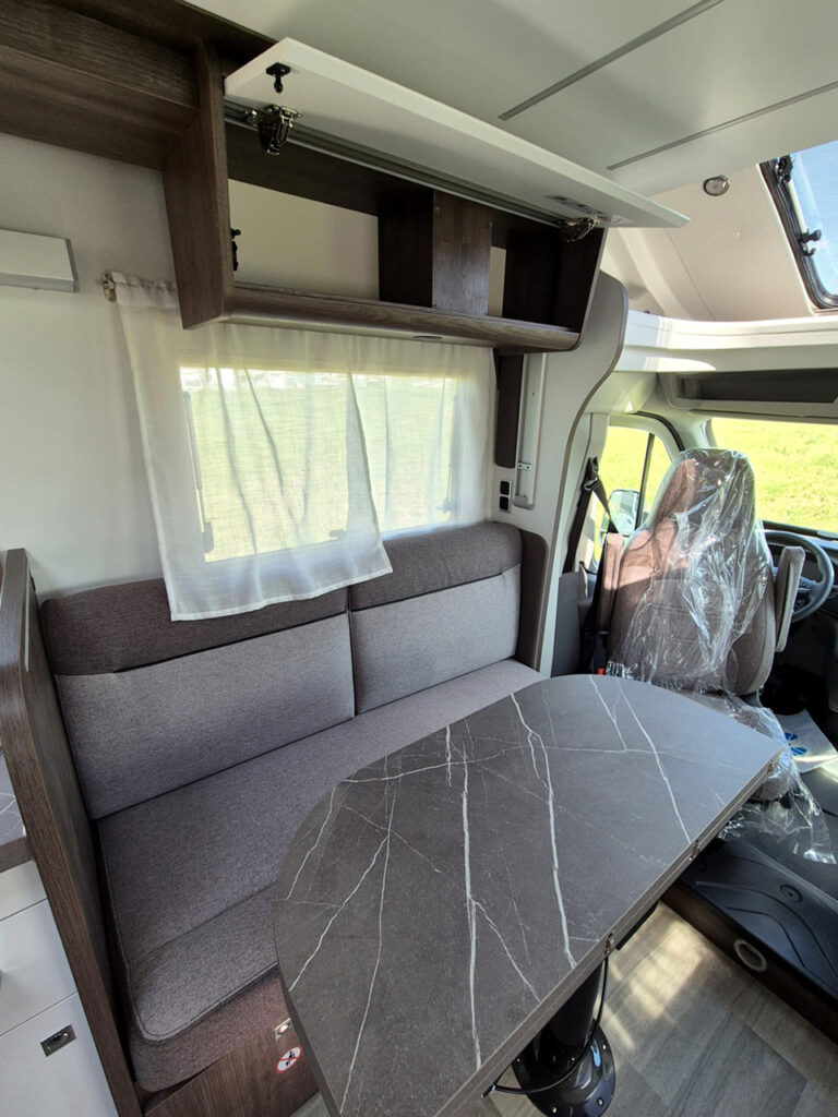 Camper-Nuovo-Meglioli-Modena-Semintegrale-Benimar-Tessoro-T468-Ford (16)