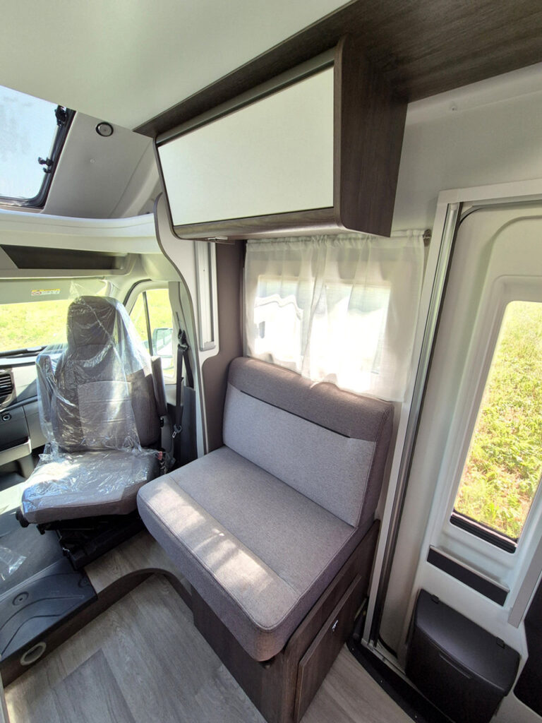 Camper-Nuovo-Meglioli-Modena-Semintegrale-Benimar-Tessoro-T468-Ford (17)