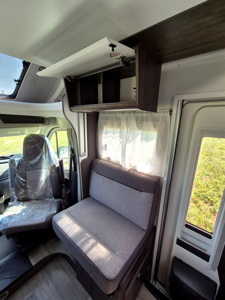 Camper-Nuovo-Meglioli-Modena-Semintegrale-Benimar-Tessoro-T468-Ford (18)