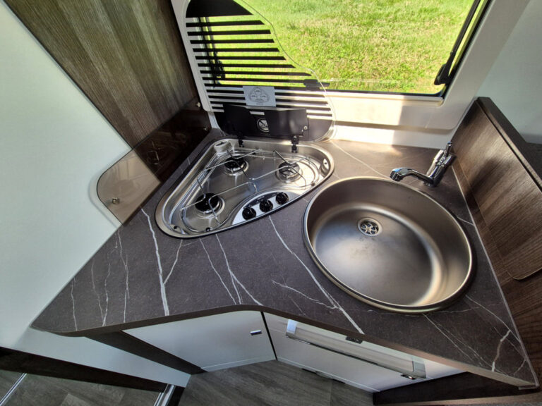 Camper-Nuovo-Meglioli-Modena-Semintegrale-Benimar-Tessoro-T468-Ford (23)