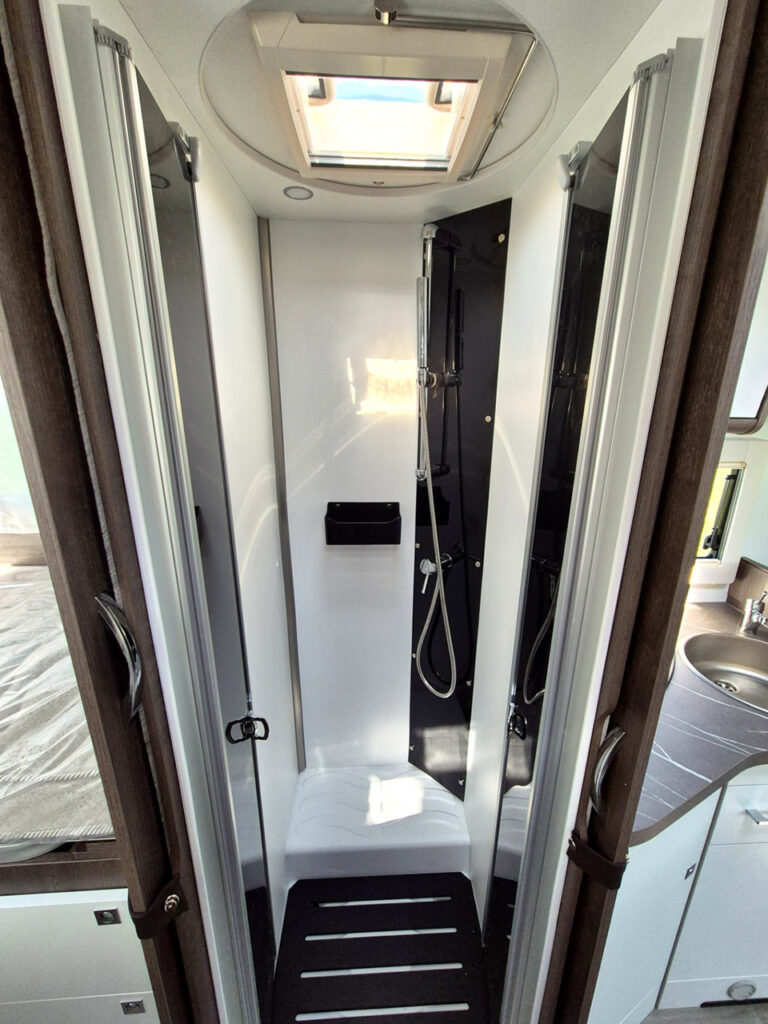 Camper-Nuovo-Meglioli-Modena-Semintegrale-Benimar-Tessoro-T468-Ford (37)