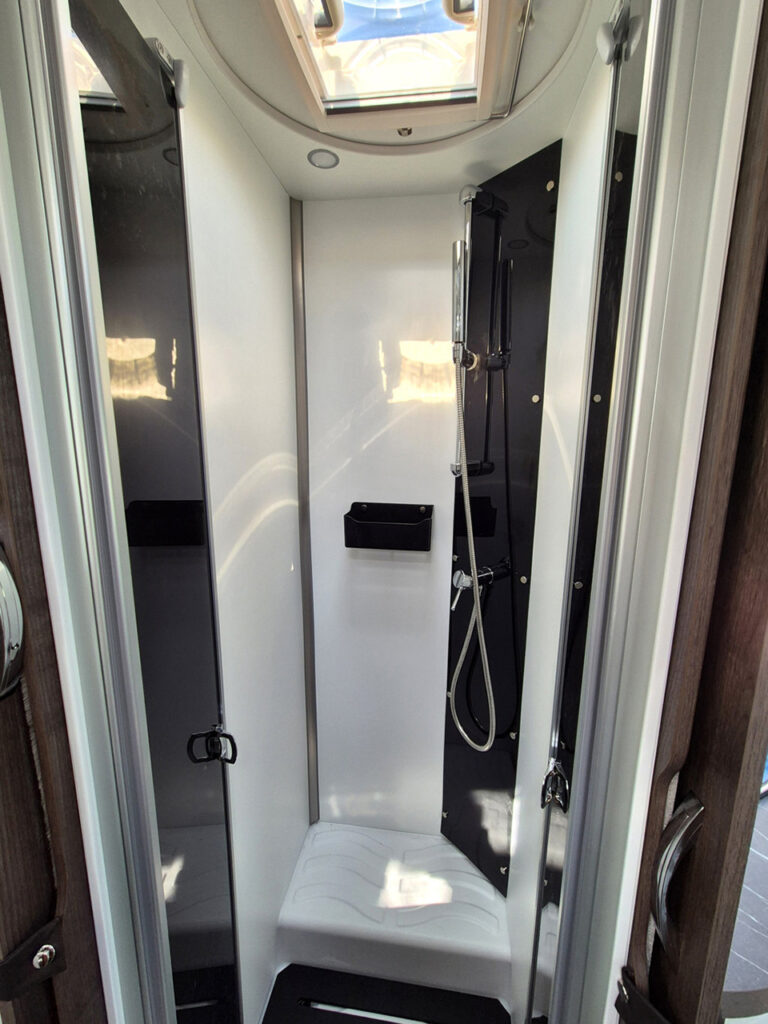 Camper-Nuovo-Meglioli-Modena-Semintegrale-Benimar-Tessoro-T468-Ford (38)