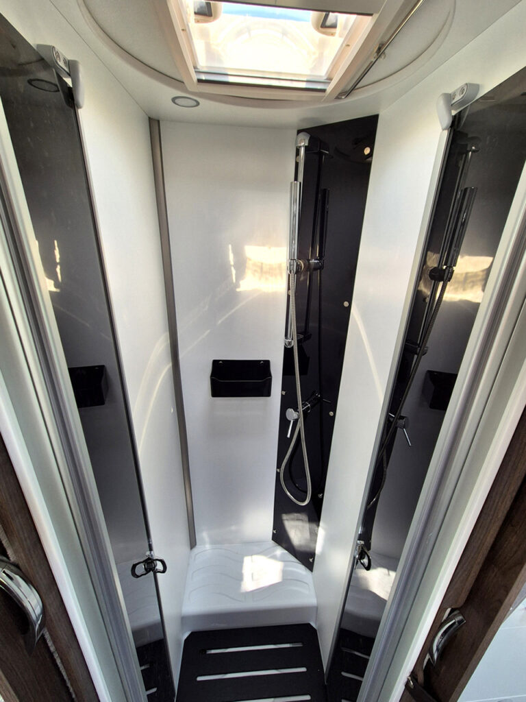 Camper-Nuovo-Meglioli-Modena-Semintegrale-Benimar-Tessoro-T468-Ford (39)