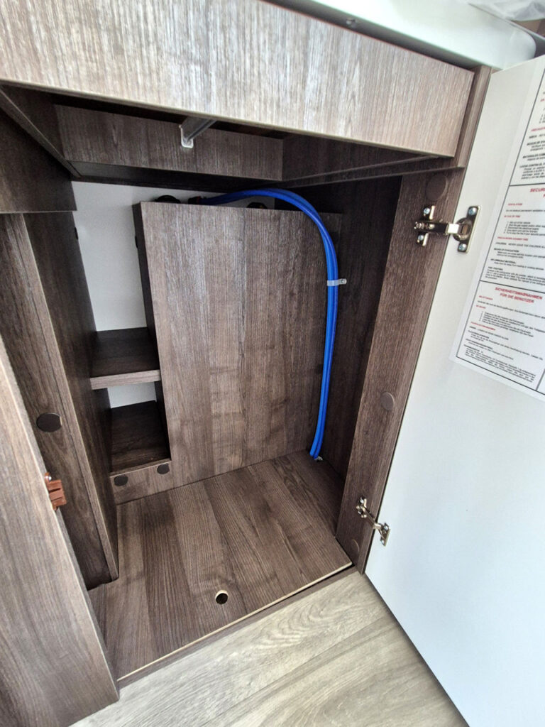 Camper-Nuovo-Meglioli-Modena-Semintegrale-Benimar-Tessoro-T468-Ford (41)