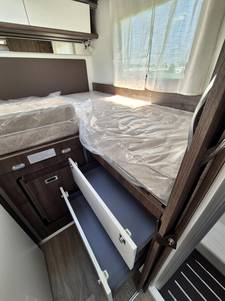 Camper-Nuovo-Meglioli-Modena-Semintegrale-Benimar-Tessoro-T468-Ford (43)