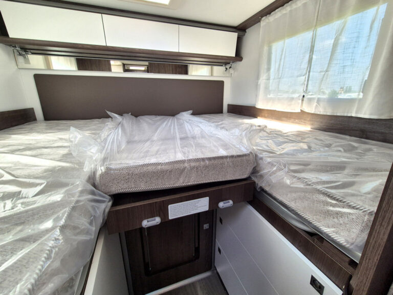 Camper-Nuovo-Meglioli-Modena-Semintegrale-Benimar-Tessoro-T468-Ford (48)