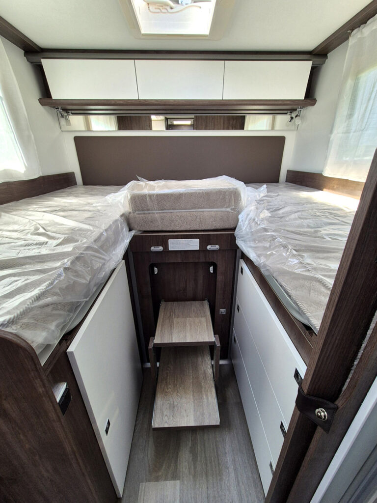 Camper-Nuovo-Meglioli-Modena-Semintegrale-Benimar-Tessoro-T468-Ford (49)
