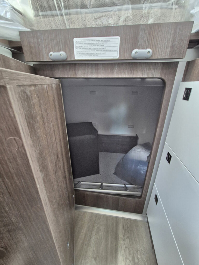 Camper-Nuovo-Meglioli-Modena-Semintegrale-Benimar-Tessoro-T468-Ford (50)