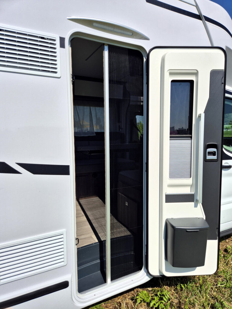 Camper-Nuovo-Meglioli-Modena-Semintegrale-Benimar-Tessoro-T468-Ford (53)