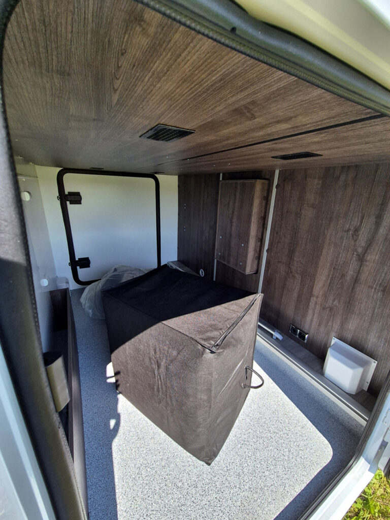 Camper-Nuovo-Meglioli-Modena-Semintegrale-Benimar-Tessoro-T468-Ford (7)