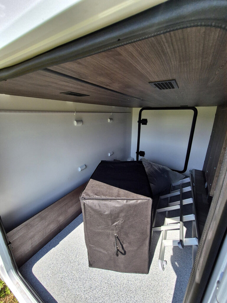 Camper-Nuovo-Meglioli-Modena-Semintegrale-Benimar-Tessoro-T468-Ford (8)