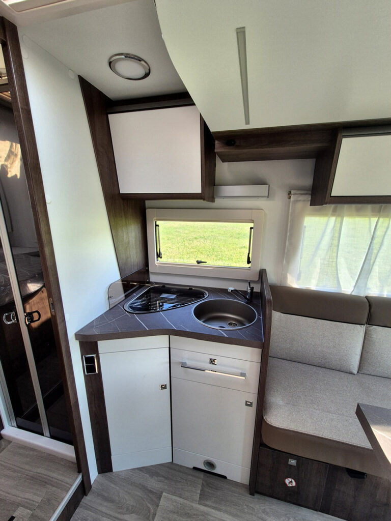 Camper-Nuovo-meglioli Modena-Benimar-Tessoro-T497-Semintegrale-Ford (24)