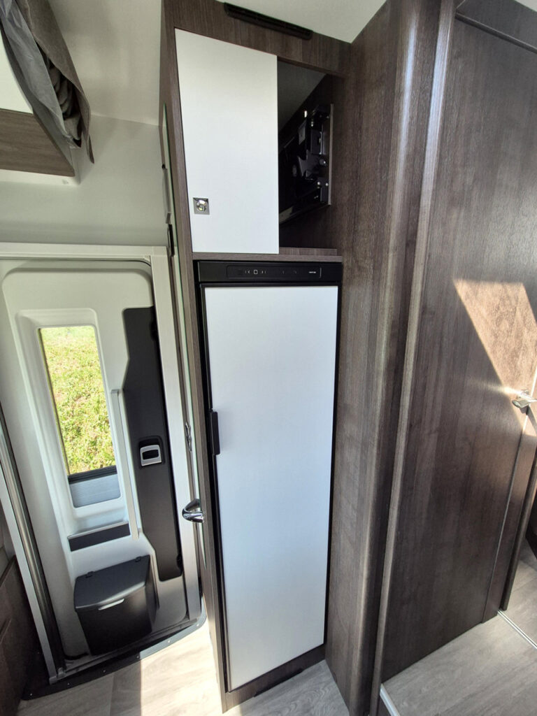 Camper-Nuovo-meglioli Modena-Benimar-Tessoro-T497-Semintegrale-Ford (27)