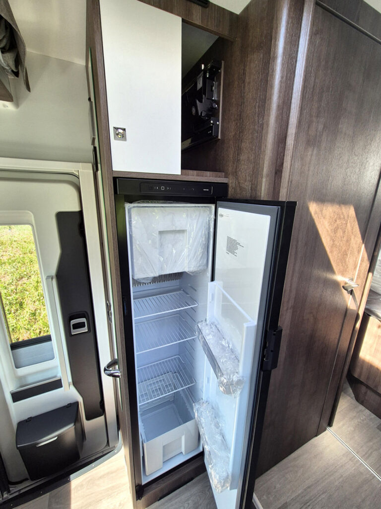Camper-Nuovo-meglioli Modena-Benimar-Tessoro-T497-Semintegrale-Ford (28)