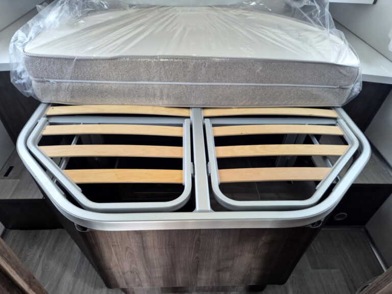 Camper-Nuovo-meglioli Modena-Benimar-Tessoro-T497-Semintegrale-Ford (46)