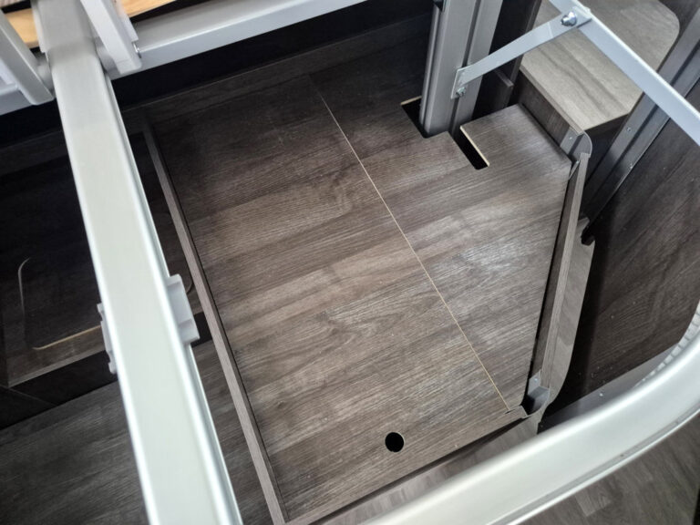 Camper-Nuovo-meglioli Modena-Benimar-Tessoro-T497-Semintegrale-Ford (48)