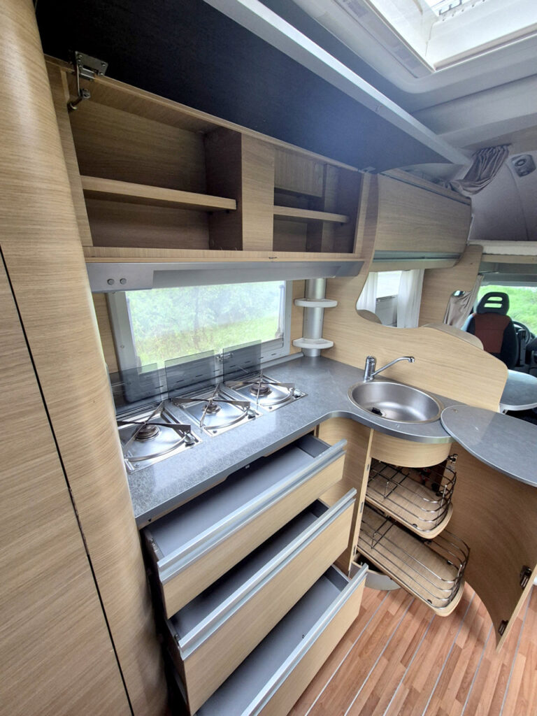 Camper-Usato-Meglioli-Modena-Mansardato-Roller Team-Pegaso Living-Fiat-Ducato (27)