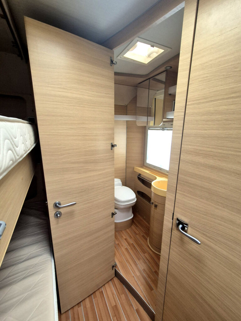 Camper-Usato-Meglioli-Modena-Mansardato-Roller Team-Pegaso Living-Fiat-Ducato (35)