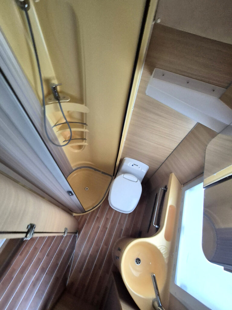 Camper-Usato-Meglioli-Modena-Mansardato-Roller Team-Pegaso Living-Fiat-Ducato (36)