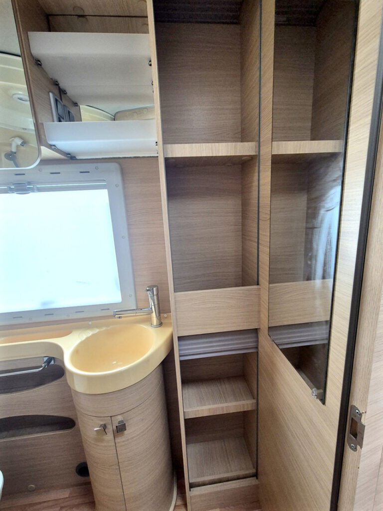 Camper-Usato-Meglioli-Modena-Mansardato-Roller Team-Pegaso Living-Fiat-Ducato (37)