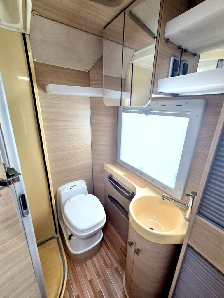 Camper-Usato-Meglioli-Modena-Mansardato-Roller Team-Pegaso Living-Fiat-Ducato (38)